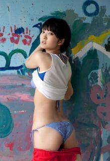 0059 - 219 x 320 [13KB]
�O���r�A�A�C�h���@�茴��肩�̔w���̔���